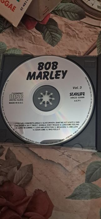 4 компактдиска на Боб Марли и The Wailers.4 компактдиска на Боб Марли