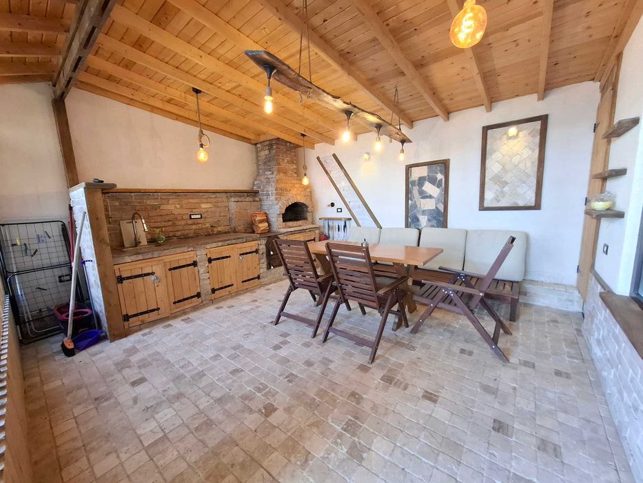 Proprietar, închiriez apartament 3 camere, curte personală, foișor, mobilat. Termen lung!