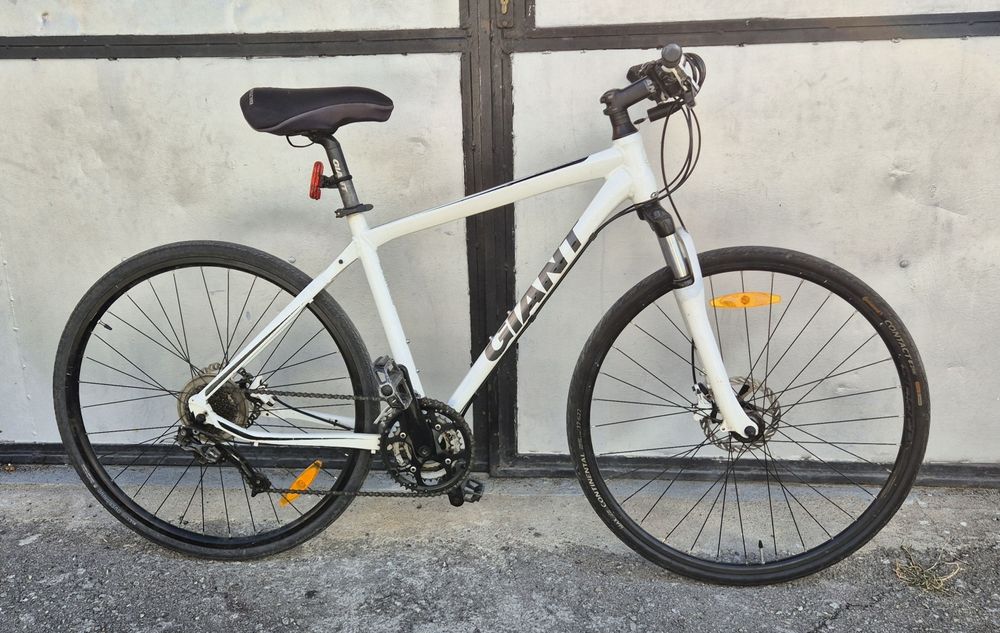 Bicicleta Giant  pe 28