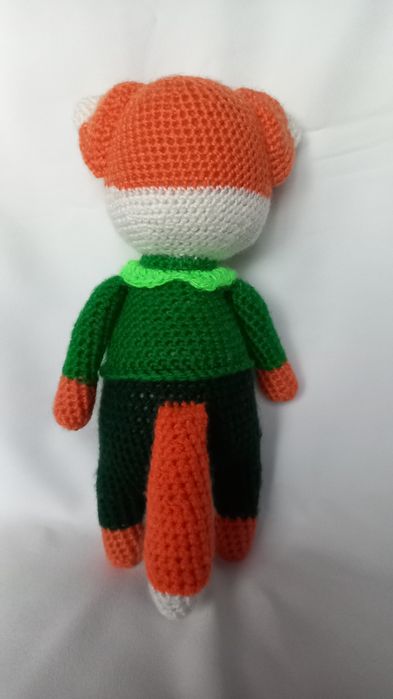 Вязаный лисёнок ручной работы.