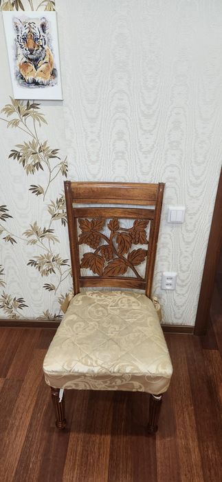 Продам стулья деревяные для гостиной