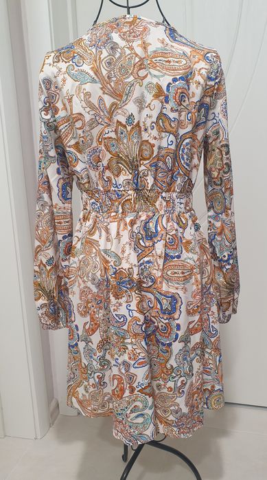 Шарена рокля 38 M с дълъг ръкав