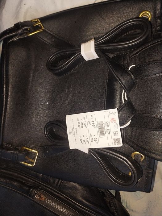 Черна малка раничка