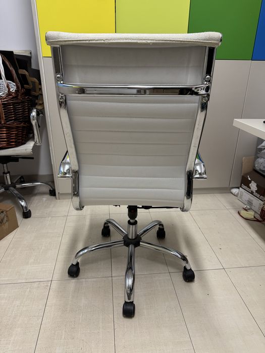 Столове за офис.