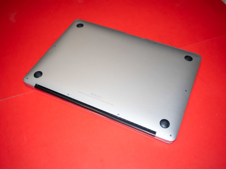 MacBook Air 2015 13 инча, i7, 8GB RAM, 240GB SSD, 84.2% (9 Часа) Батерия Apple Лаптоп Топ Състояние