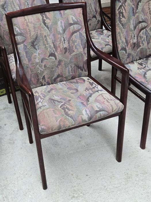 Трапезни столове