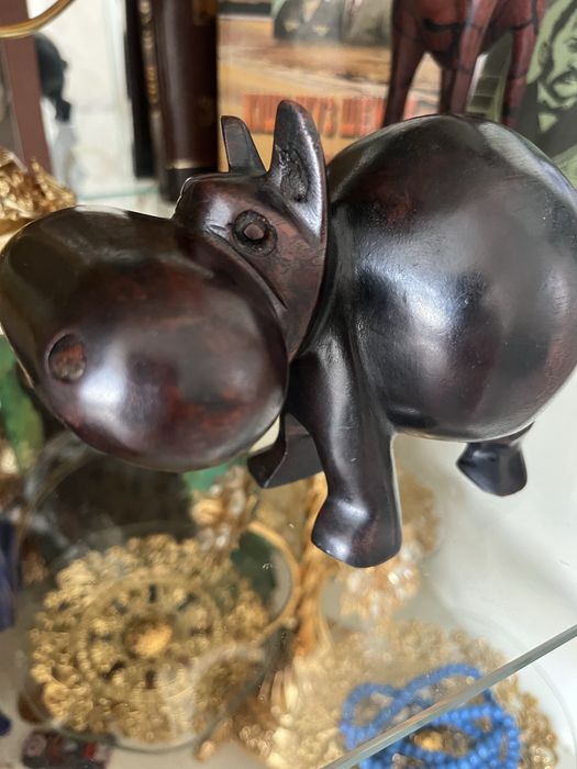 Сувенир из красного дерево