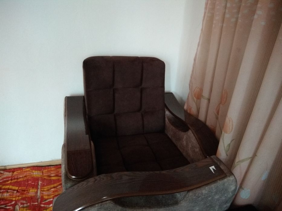 Диван кресло ва мехмонхона столи.