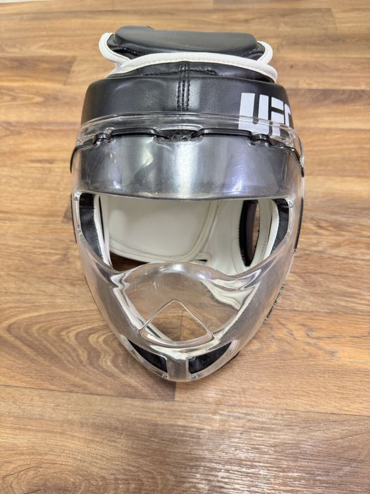 Шлем для боевых единоборств