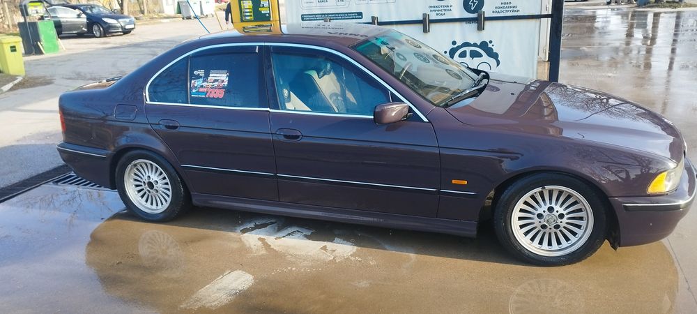 Продавам BMW E39 523i