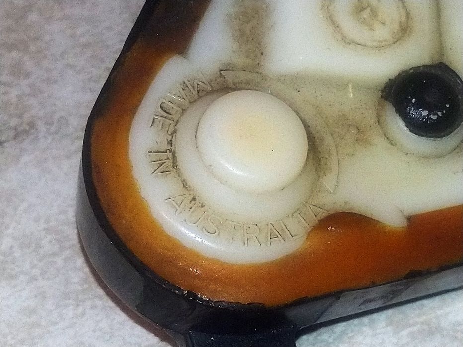 Продам от правого  электро зеркала Авенсис