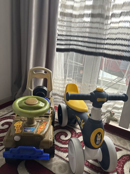 Детский толокар и велосипед