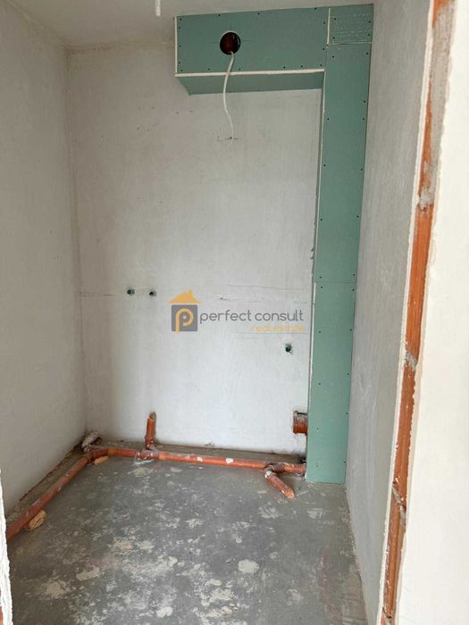 Продава се Двустаен апартамент в Пловдив, Остромила - 110 кв.м за 1955 €/кв.м - Снимка #4