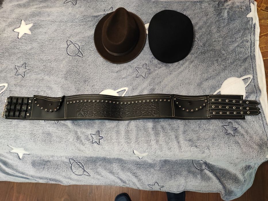 Vând pălării și chimir noi