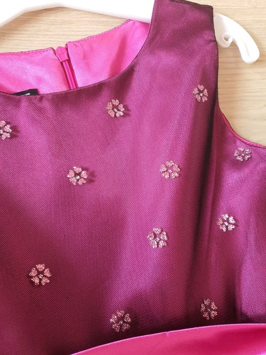 Vând rochita fetite