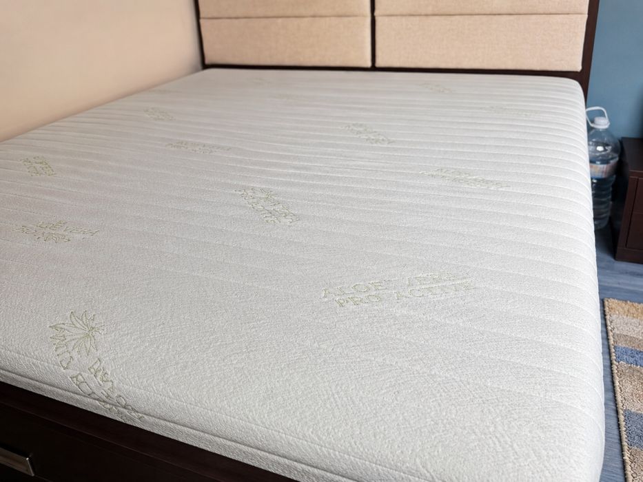 Vand Pat cu Saltea+ doua noptiere cadou