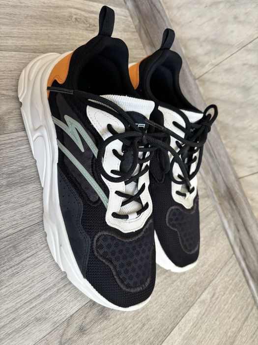 Продам кроссовки