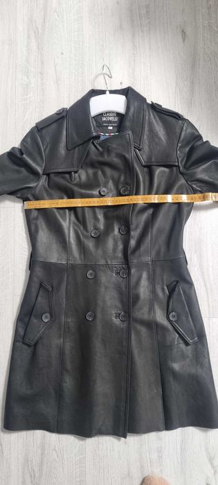 Haina din piele naturala, eleganta si in stare excelenta