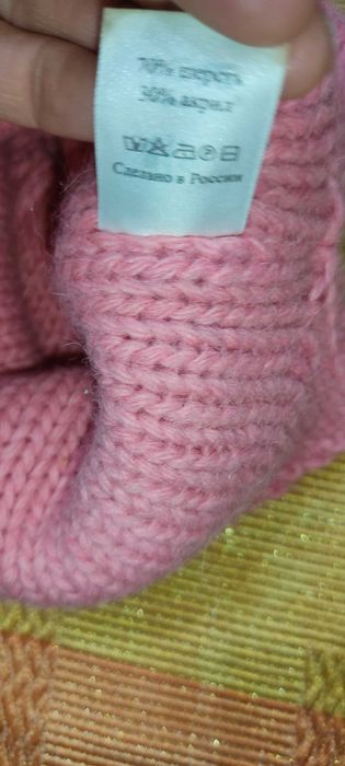 Продам одежду на девочку(кофту и шапку)