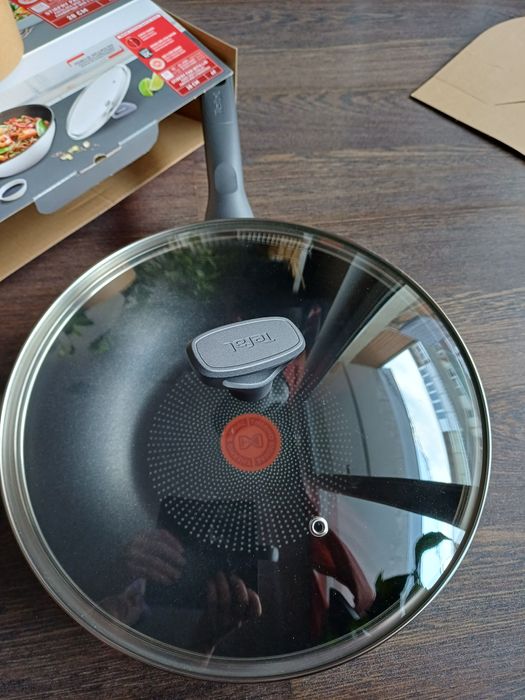 Tigaie wok Tefal 28 cm cu capac sticla