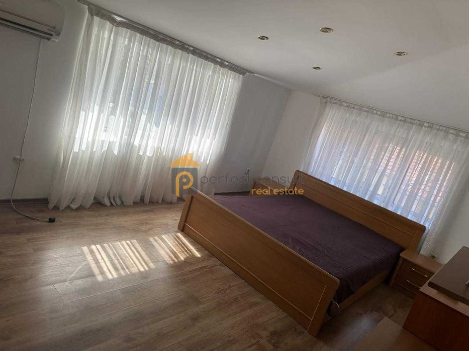 Дава се под наем Тристаен апартамент в Пловдив, Център - 120 кв.м за 400 € - Снимка #7