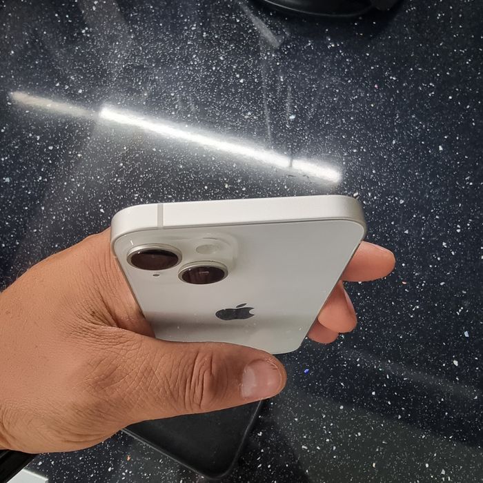 Продава се iPhone 14 128 GB винаги е ползван телефона с гръбче и стъкл