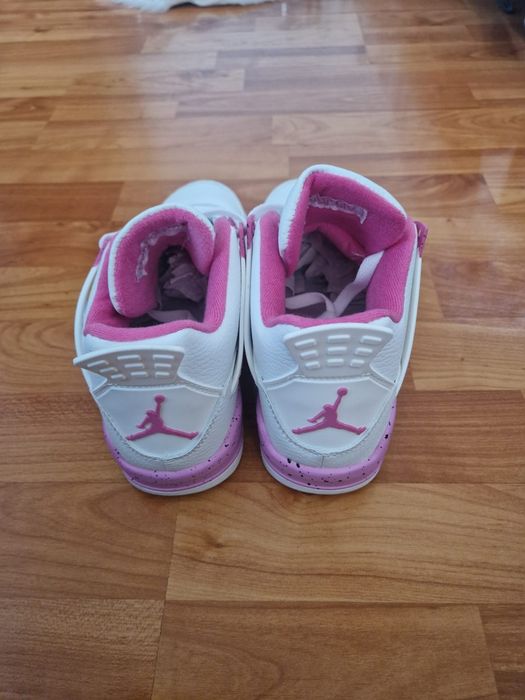 Adidași Jordan Retro patru