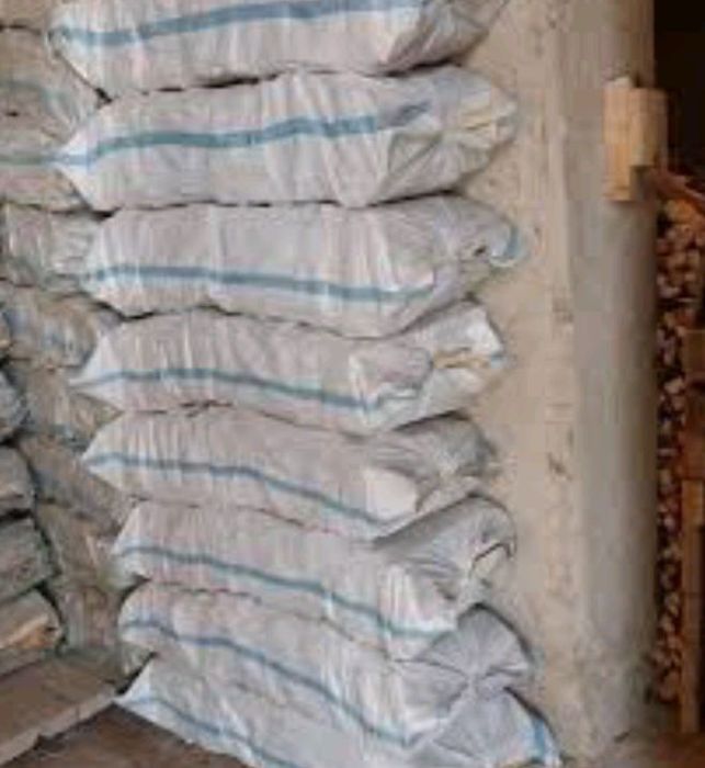 Дрова уголь в мешках