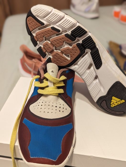 Adidași dama Nr 38,5 folosiți de3-4 ori  Fără defecte