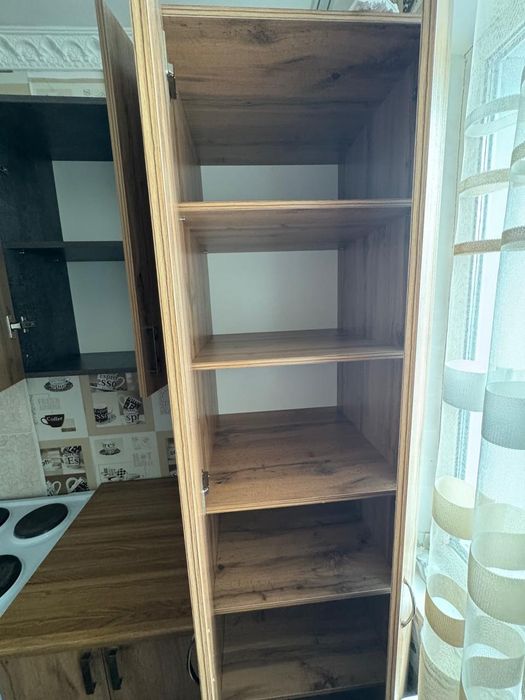 Кухонный гарнитуи и холодильник