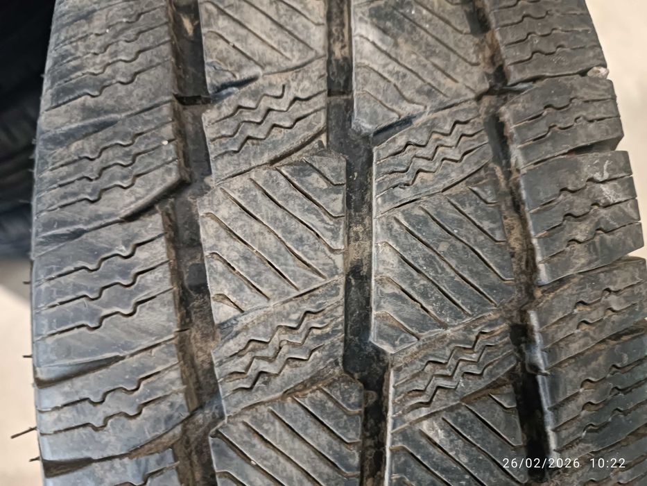 2бр. зимни гуми 225/70/15C Mirage