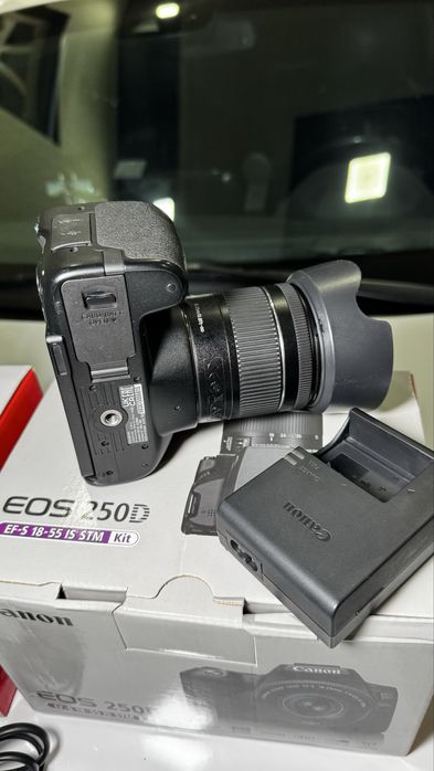 Canon 250D Yangi