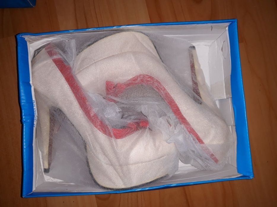 Продам стильные туфли