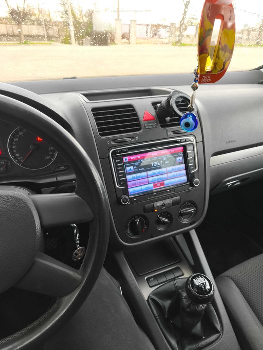 Продавам Голф 5 FSI 1.6