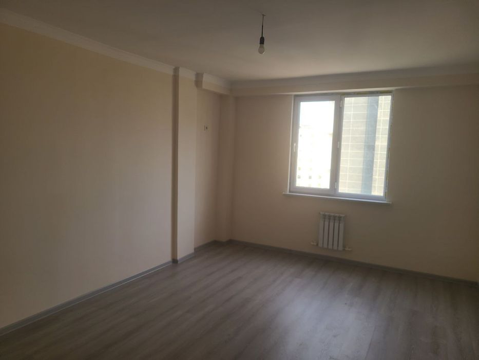 Yangi bozorni oldida joylashgan yangi dom 6 etaj 2 xonali