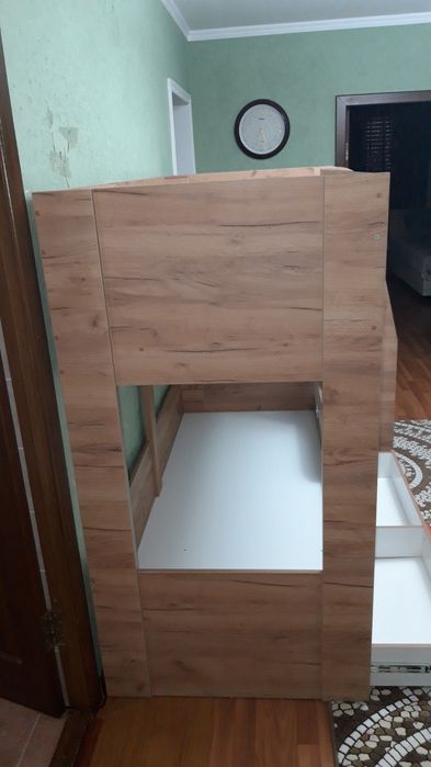 Двухьярусная кровать.