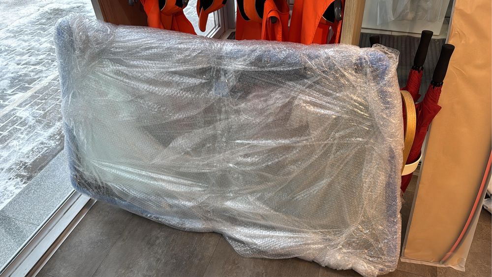 Продам оригинальное лобовое камри 70