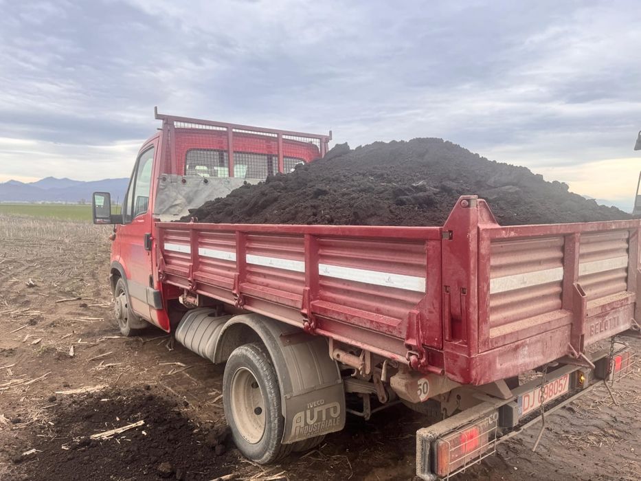 Aduc pe comanda pământ negru