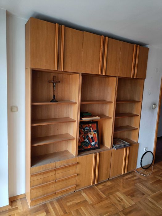 Секция от масивно дърво