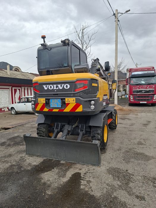 Продаётся экскаватор