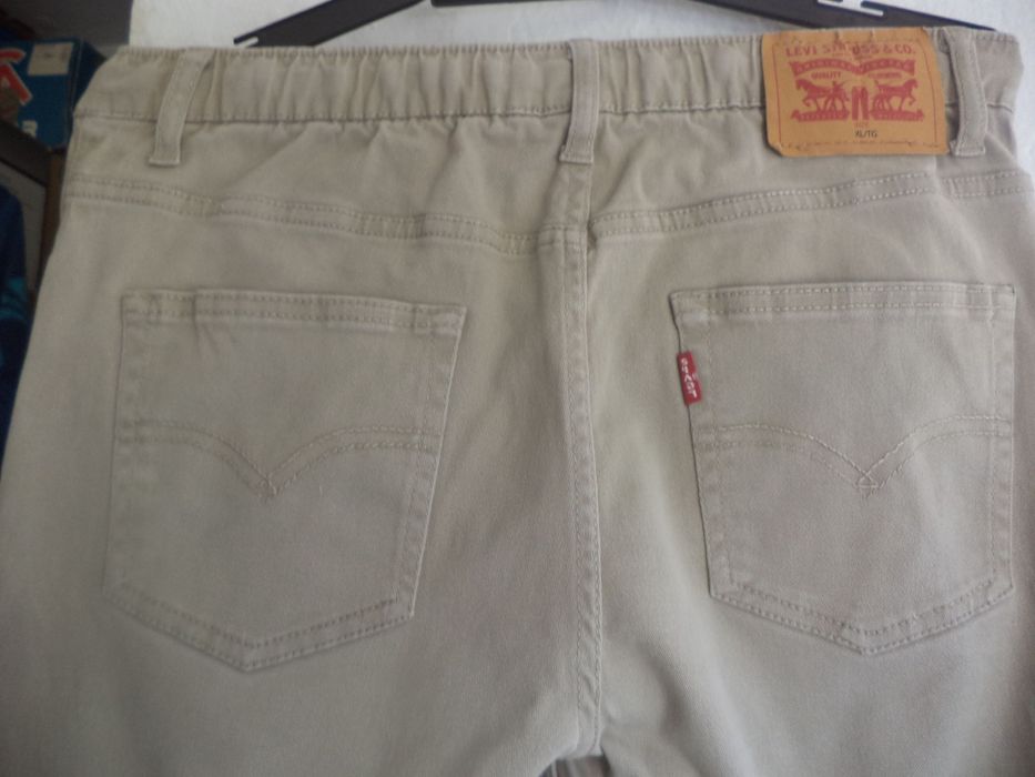 Лотове Tommy Hilfiger, Lévis , Zara