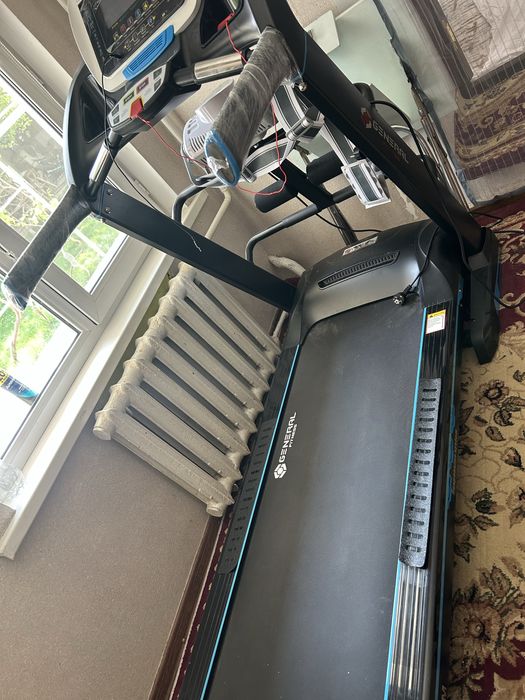 Продается новый беговая дорожка GF5060m