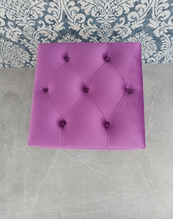 Vând taburet Chesterfield cu spatiu pentru depozitare din catifea  mov