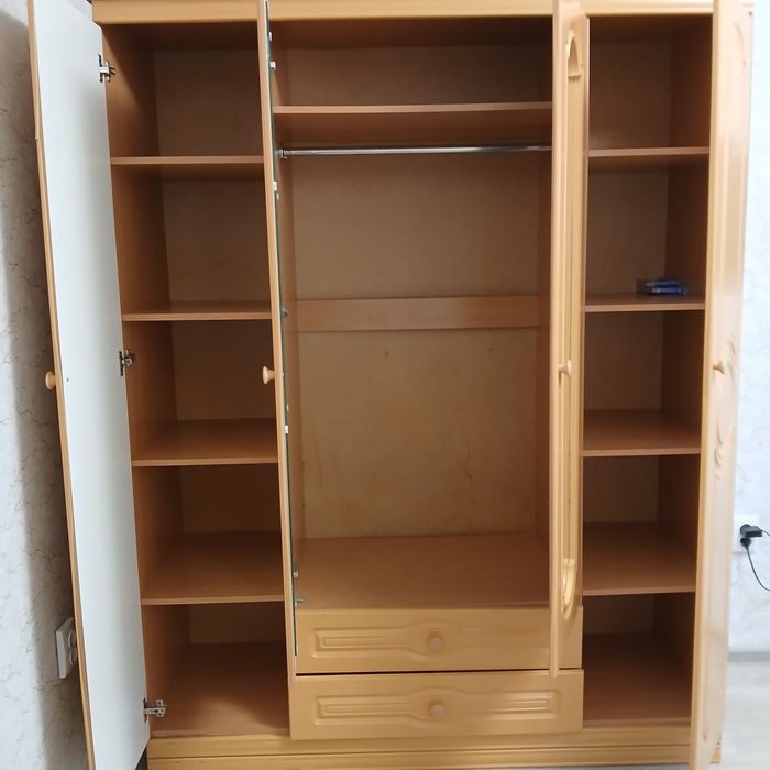 Продам шкаф, удобный.