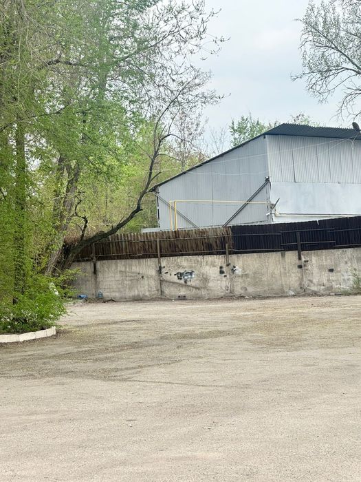 Сдам под стоянку площадку