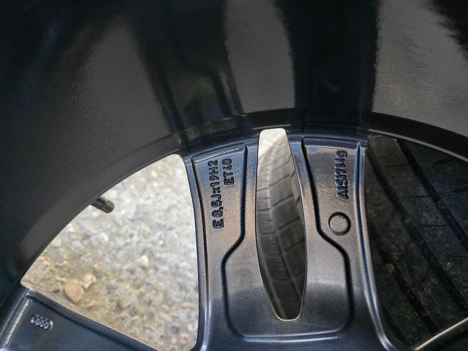 Продавам оригинални  джанти  за audi A6 C8 с гуми 19 "