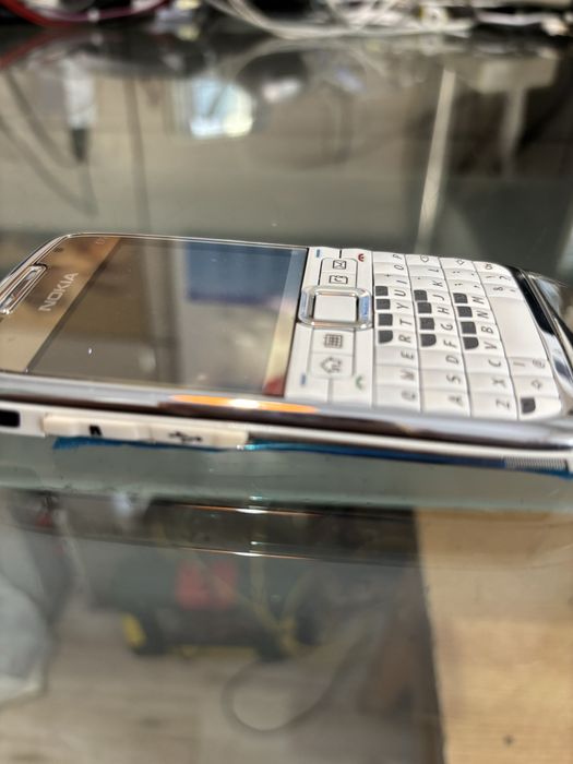 Vând Nokia E71 alb, liber de rețea
zero minute