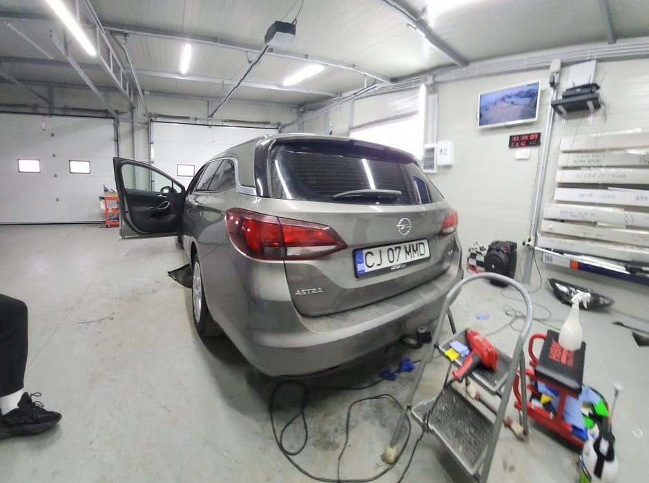 Reparatii geamuri fisurate.