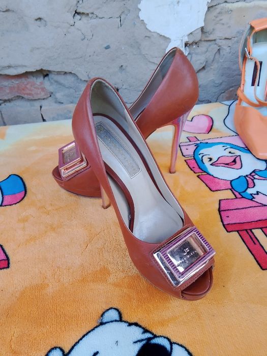 Продам обувь 34,35,37,41 и 42размера.