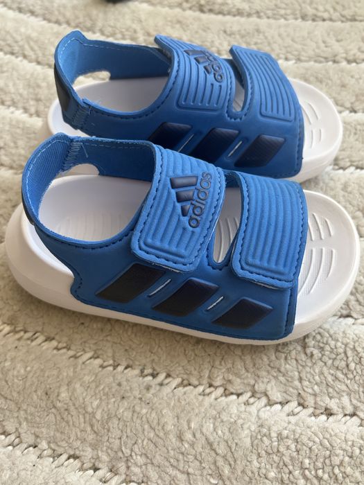 Продавам сандали Adidas